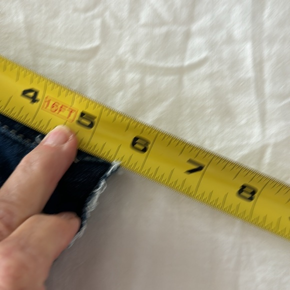 American Eagle.  Size 8 stretch denim shorts great used condition - Picture 9 of 11